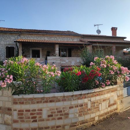 Apartmani Memic 100 M Do Plaze, Apartments Memic Only 100M From Beach Poreč Exteriör bild