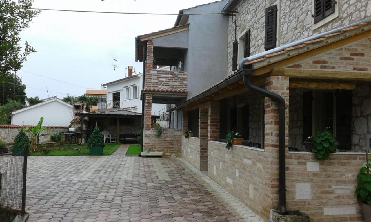 Apartmani Memic 100 M Do Plaze, Apartments Memic Only 100M From Beach Poreč Exteriör bild