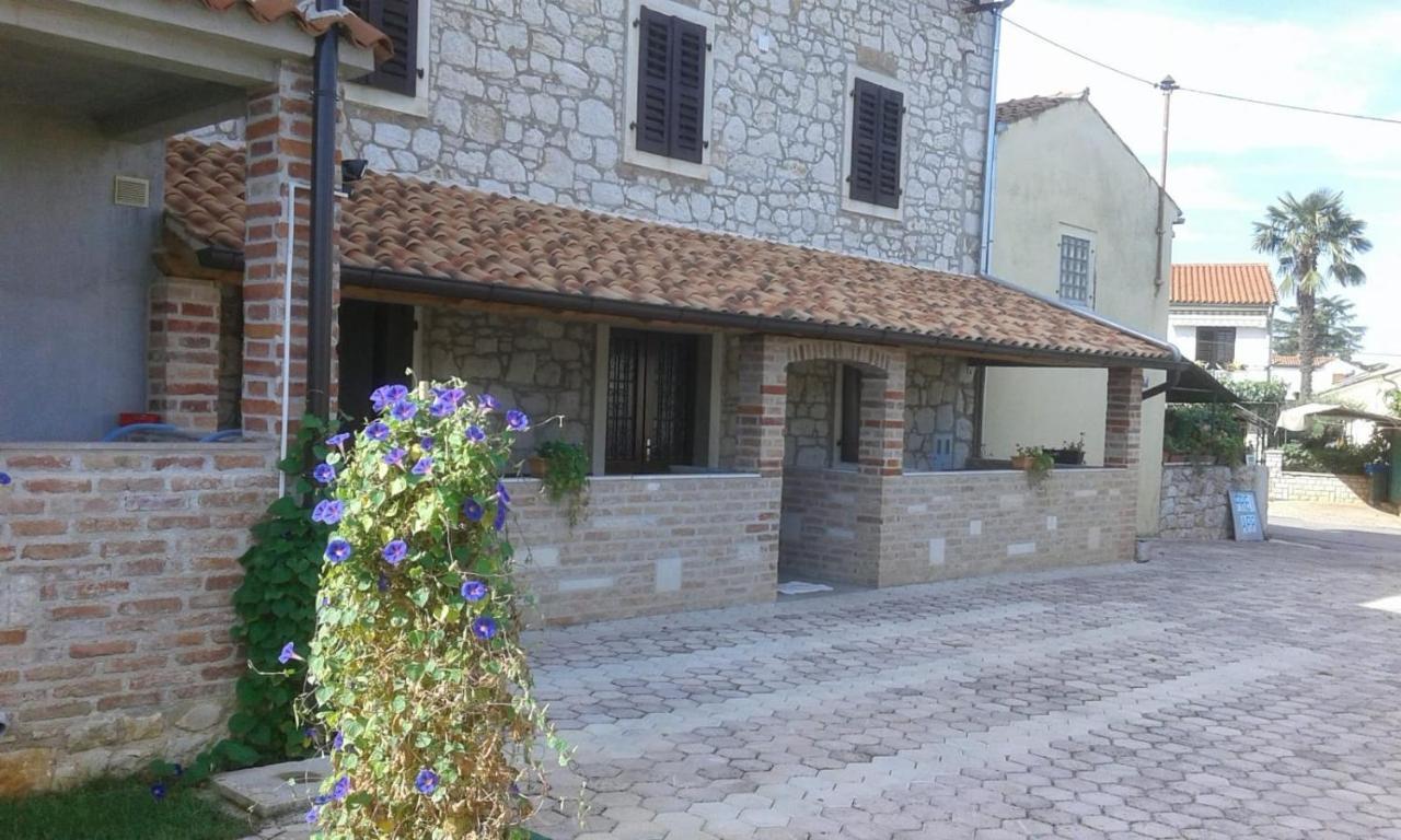 Apartmani Memic 100 M Do Plaze, Apartments Memic Only 100M From Beach Poreč Exteriör bild