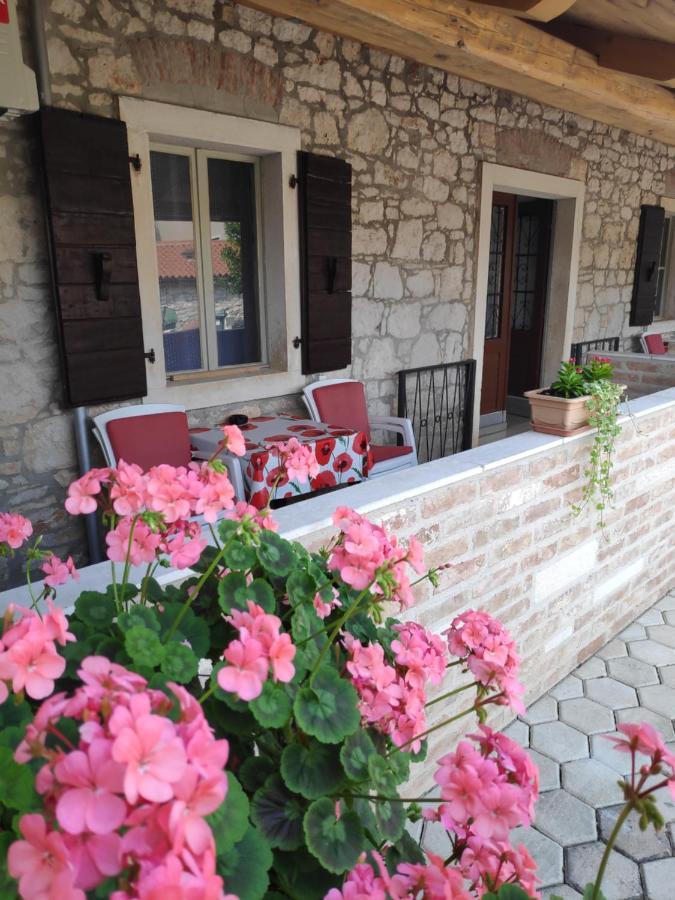 Apartmani Memic 100 M Do Plaze, Apartments Memic Only 100M From Beach Poreč Exteriör bild