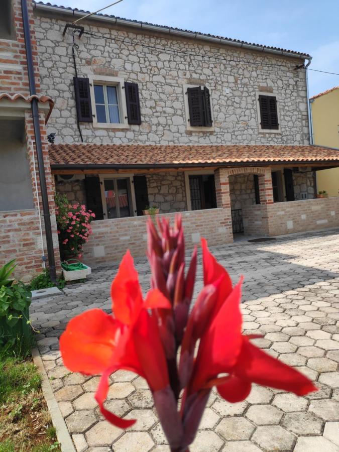 Apartmani Memic 100 M Do Plaze, Apartments Memic Only 100M From Beach Poreč Exteriör bild