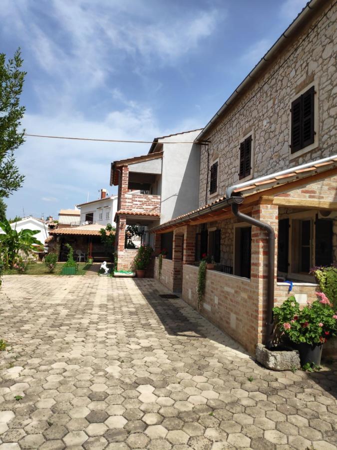 Apartmani Memic 100 M Do Plaze, Apartments Memic Only 100M From Beach Poreč Exteriör bild