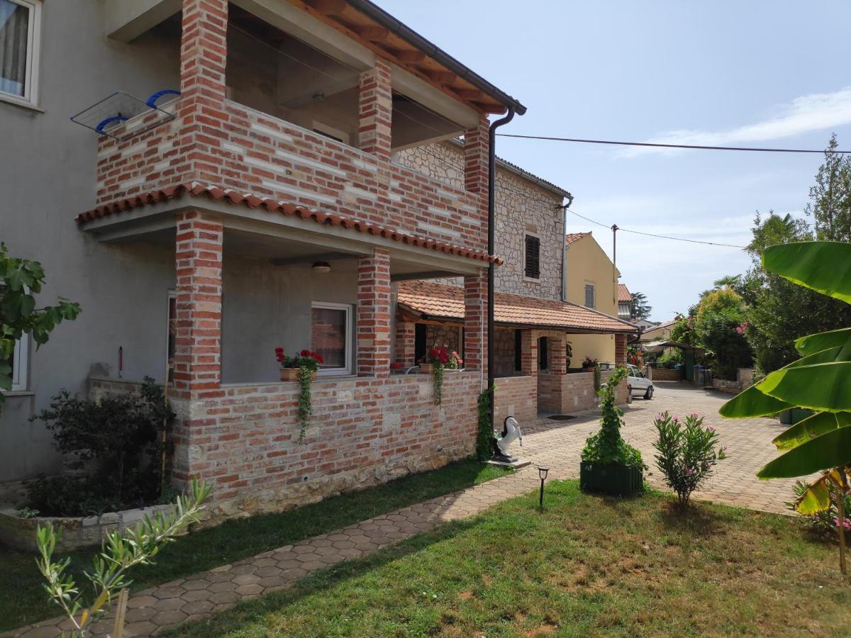 Apartmani Memic 100 M Do Plaze, Apartments Memic Only 100M From Beach Poreč Exteriör bild