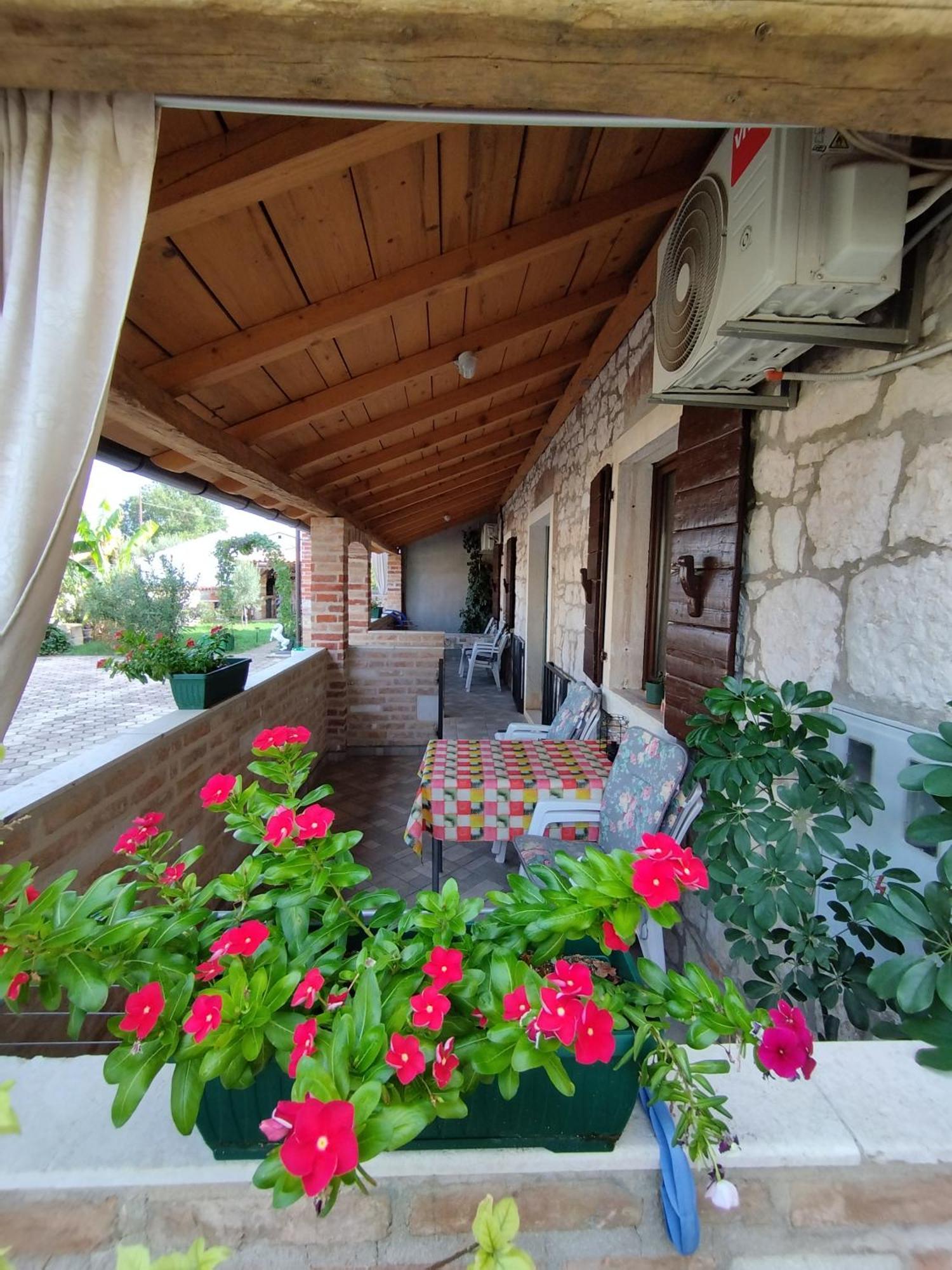 Apartmani Memic 100 M Do Plaze, Apartments Memic Only 100M From Beach Poreč Exteriör bild