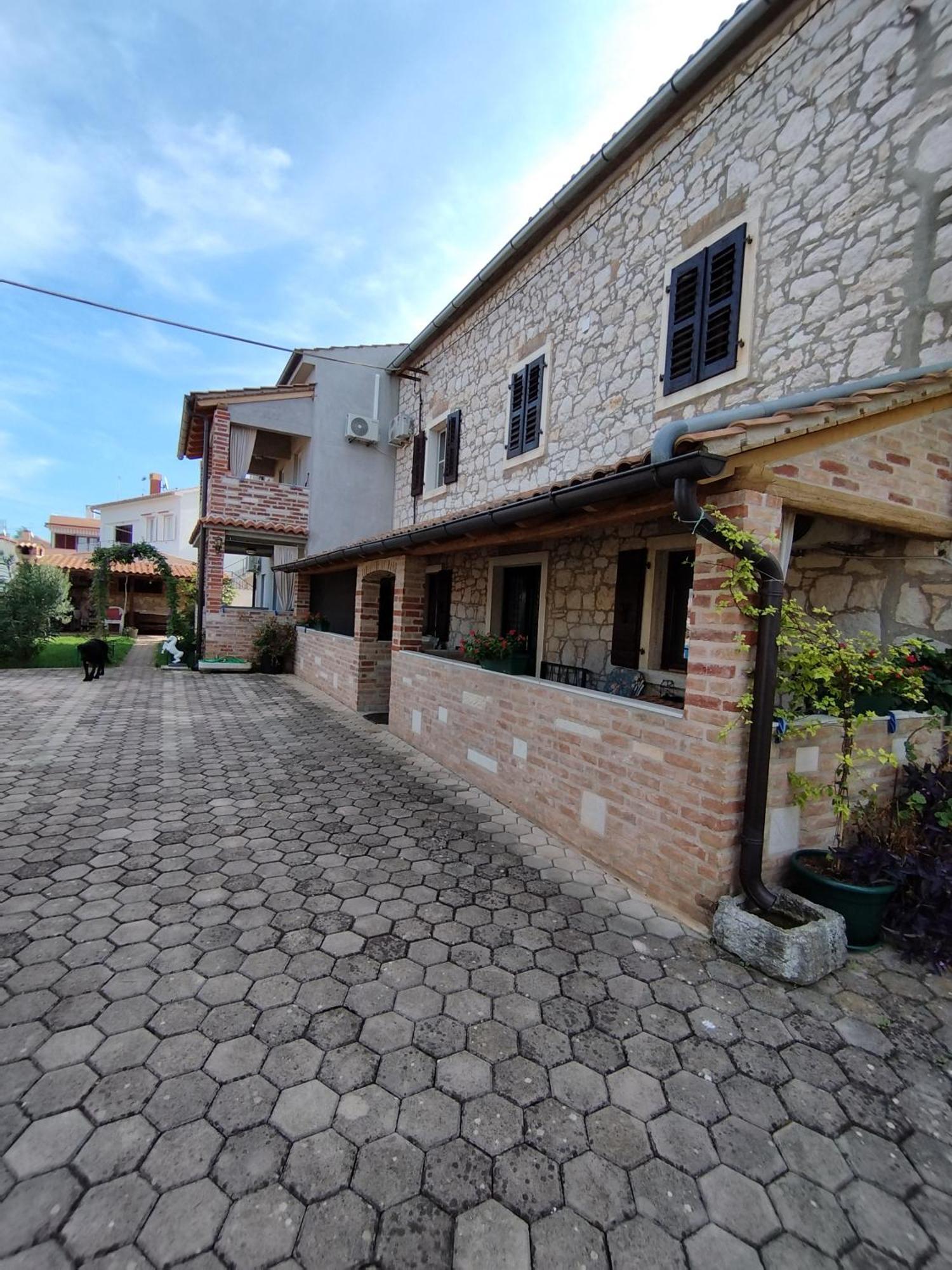 Apartmani Memic 100 M Do Plaze, Apartments Memic Only 100M From Beach Poreč Exteriör bild