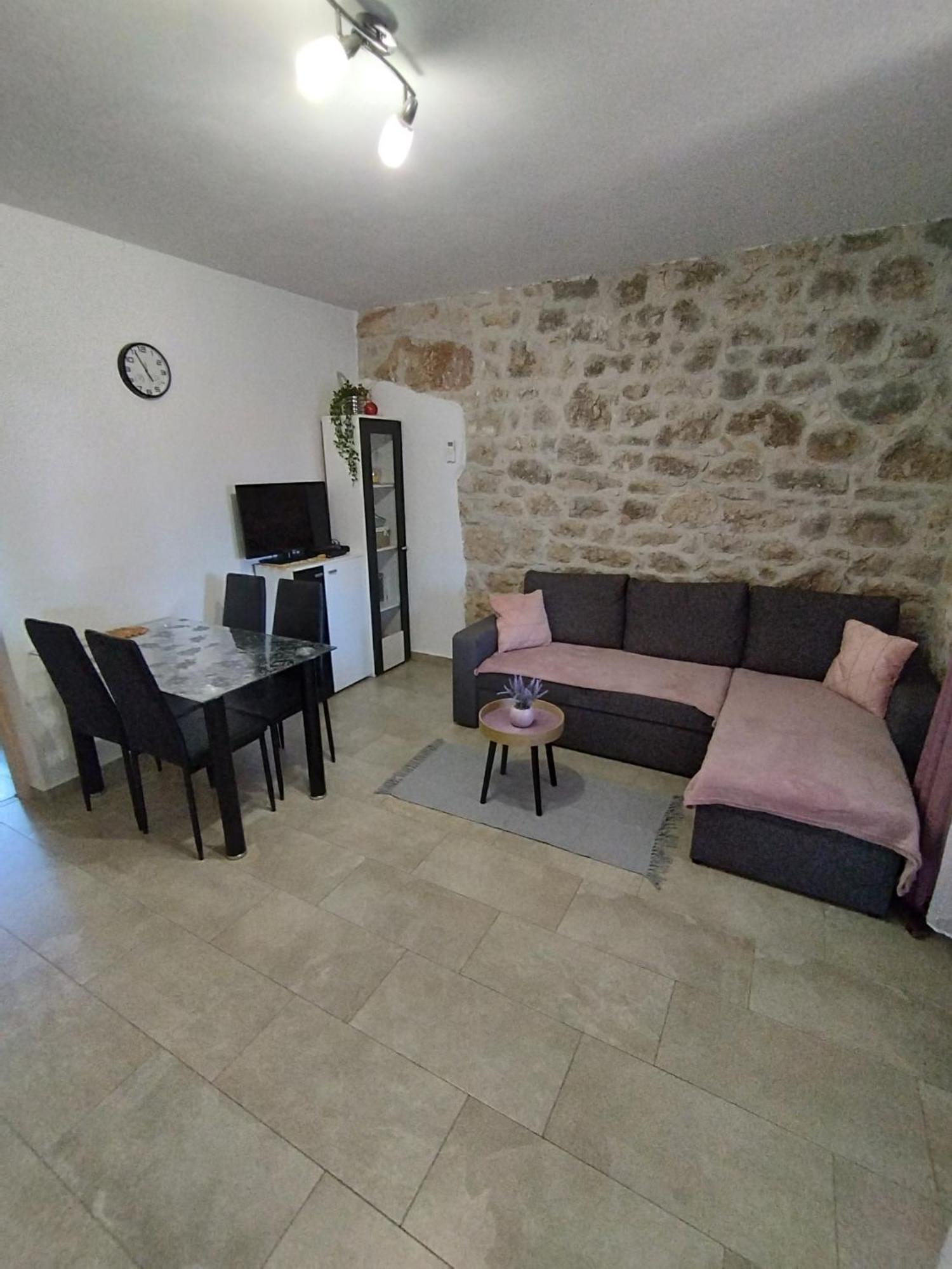 Apartmani Memic 100 M Do Plaze, Apartments Memic Only 100M From Beach Poreč Exteriör bild